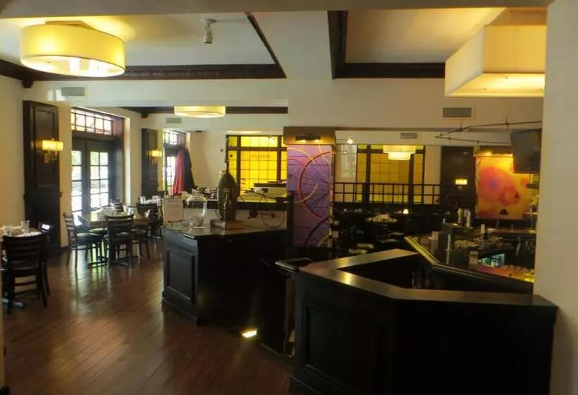 Отель Carleton Of Oak Park