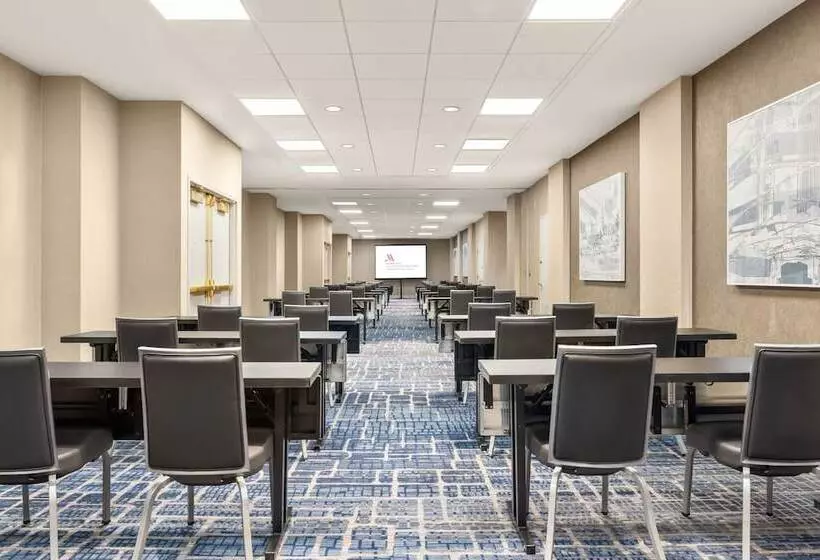 هتل Chicago Marriott Downtown Magnificent Mile