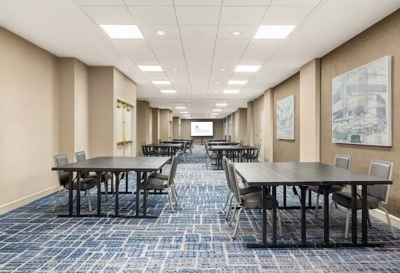 هتل Chicago Marriott Downtown Magnificent Mile