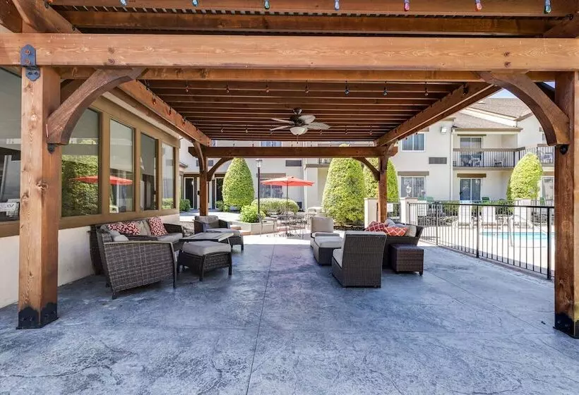 Club Hotel Nashville Inn & Suites