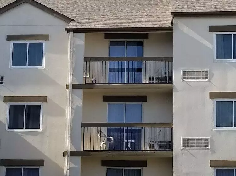 Club Hotel Nashville Inn & Suites