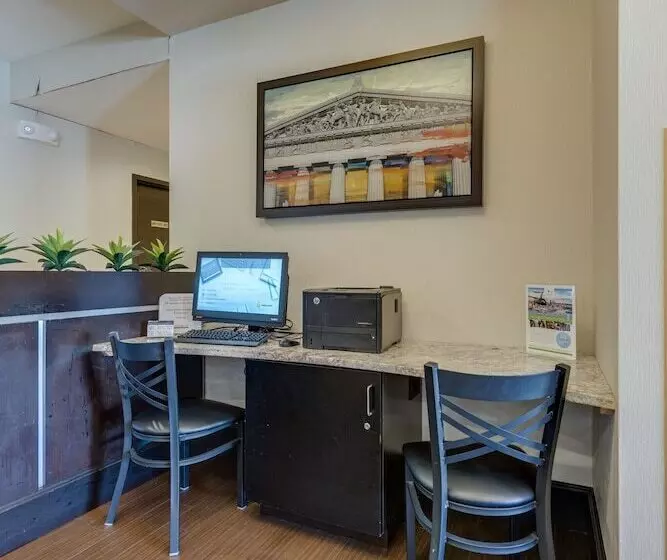 Club Hotel Nashville Inn & Suites