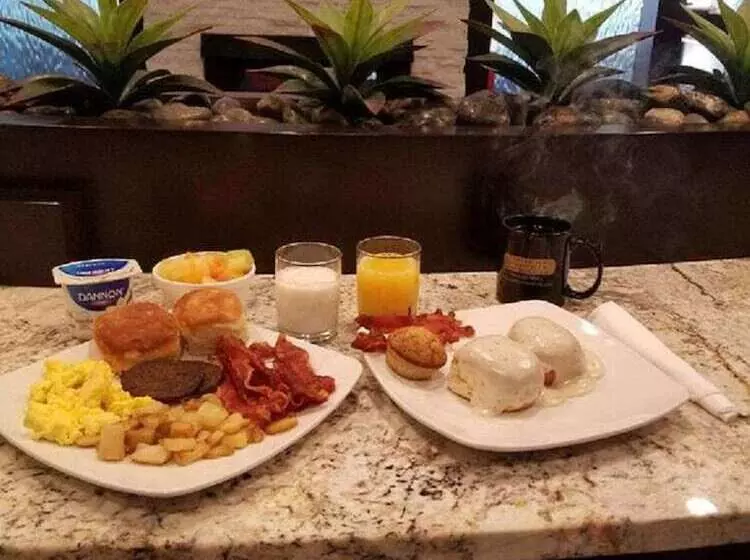 Club Hotel Nashville Inn & Suites