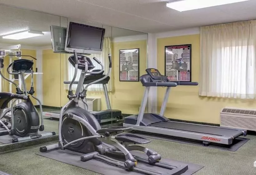 Club Hotel Nashville Inn & Suites