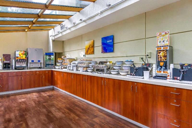 هتل Comfort Inn & Suites Sea Tac Airport