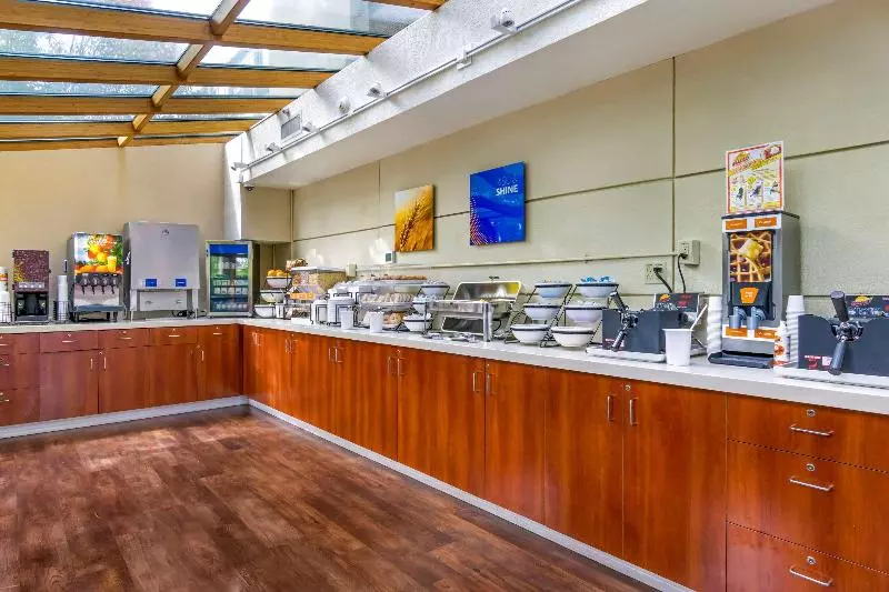 酒店 Comfort Inn & Suites Sea Tac Airport