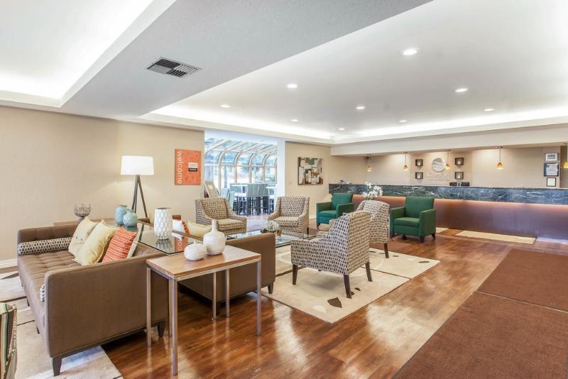 هتل Comfort Inn & Suites Sea Tac Airport