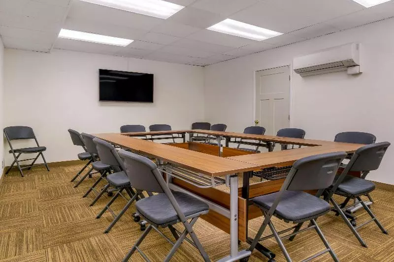 酒店 Comfort Inn & Suites Sea Tac Airport