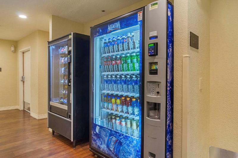 هتل Comfort Inn & Suites Sea Tac Airport