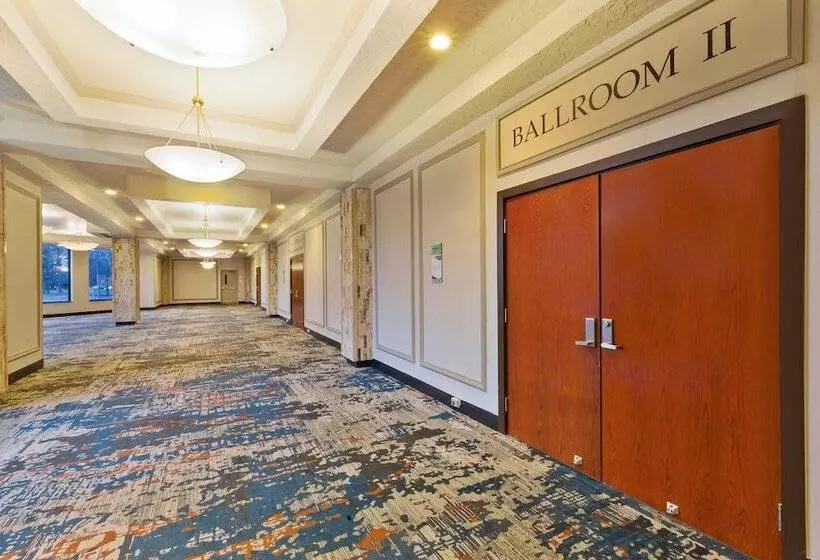 ホテル Crowne Plaza Columbus North   Worthington, An Ihg