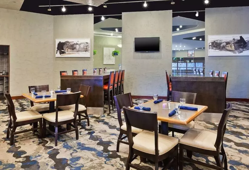 ホテル Crowne Plaza Columbus North   Worthington, An Ihg