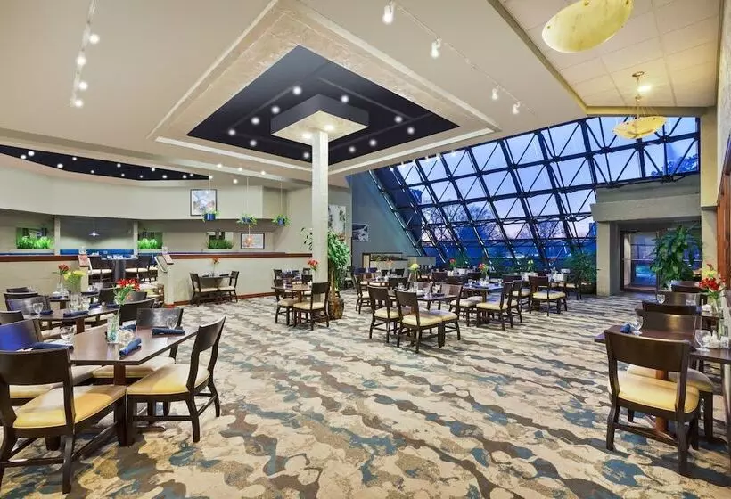 ホテル Crowne Plaza Columbus North   Worthington, An Ihg