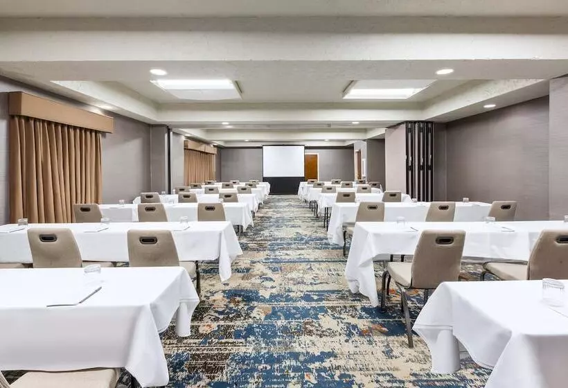 ホテル Crowne Plaza Columbus North   Worthington, An Ihg