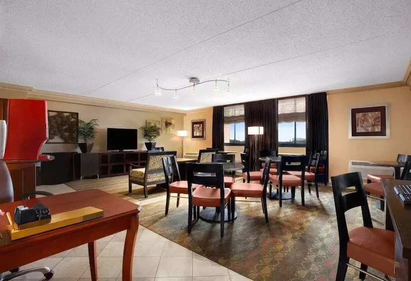 ホテル Crowne Plaza Columbus North   Worthington, An Ihg