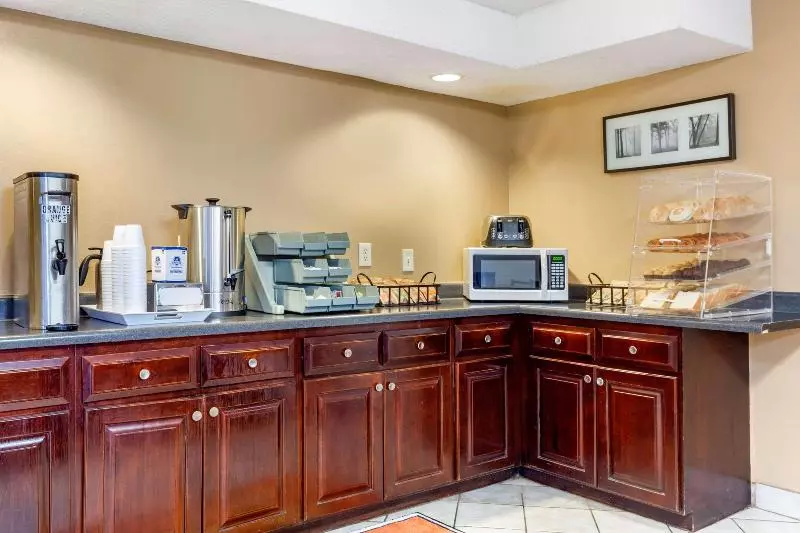 Отель Econo Lodge Burlington I40