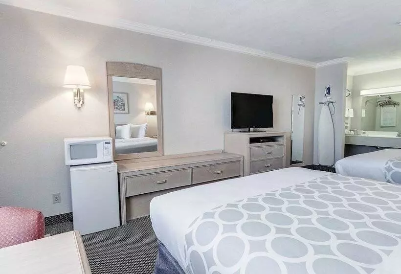 فندق Econo Lodge Van Horn