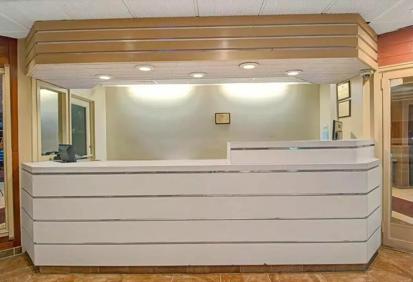 Hotel Knights Inn Wheeling