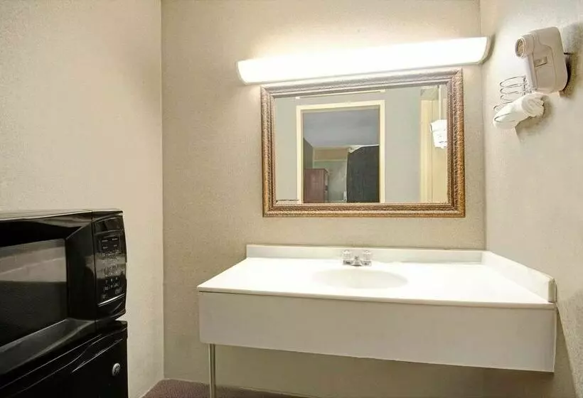 Hotel Knights Inn Wheeling