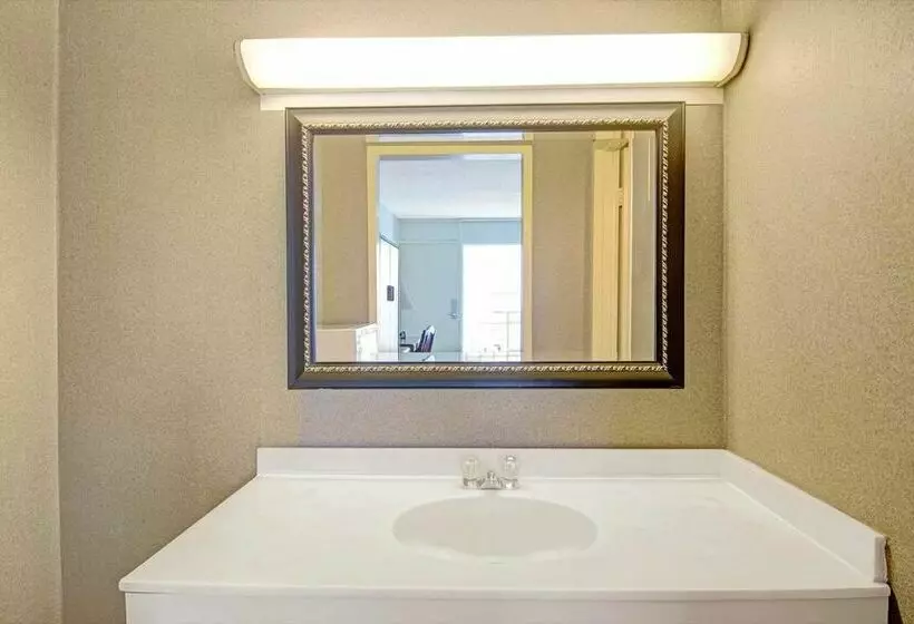 Hotel Knights Inn Wheeling