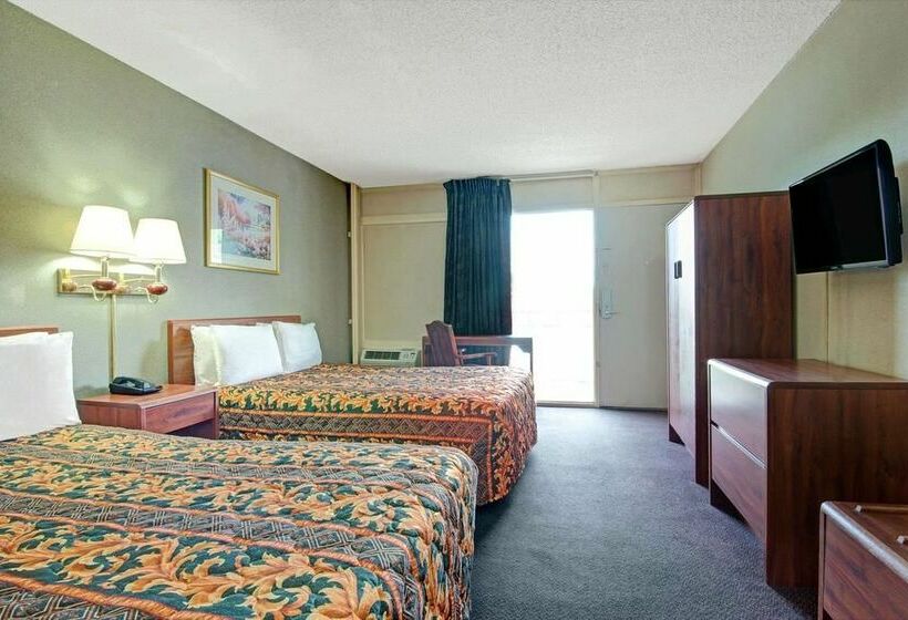 هتل Knights Inn Wheeling