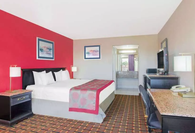 Ramada By Wyndham Edgewood Hotel & Conference Center