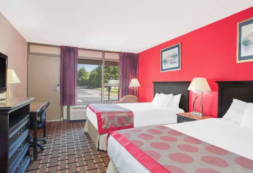 Ramada By Wyndham Edgewood Hotel & Conference Center