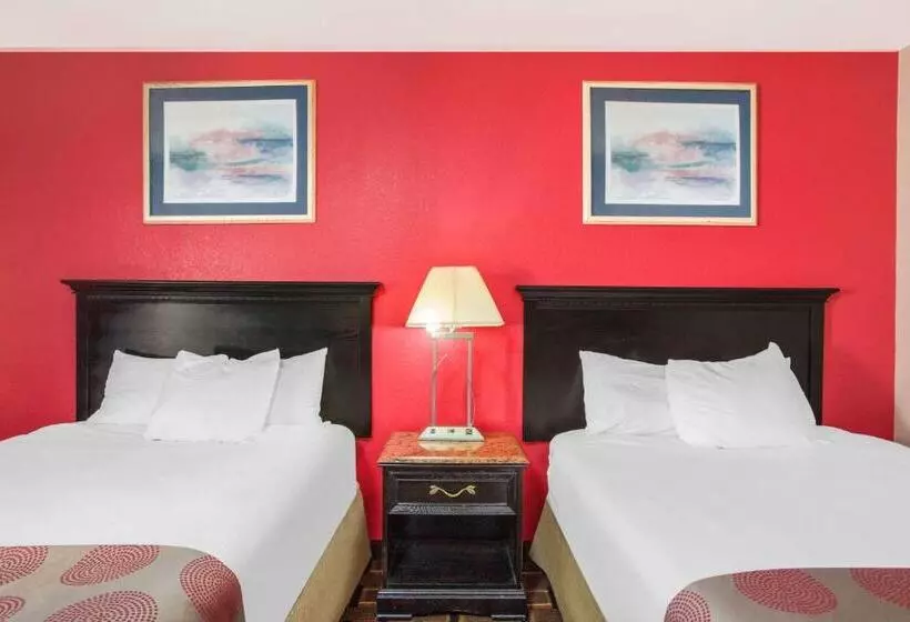 Ramada By Wyndham Edgewood Hotel & Conference Center