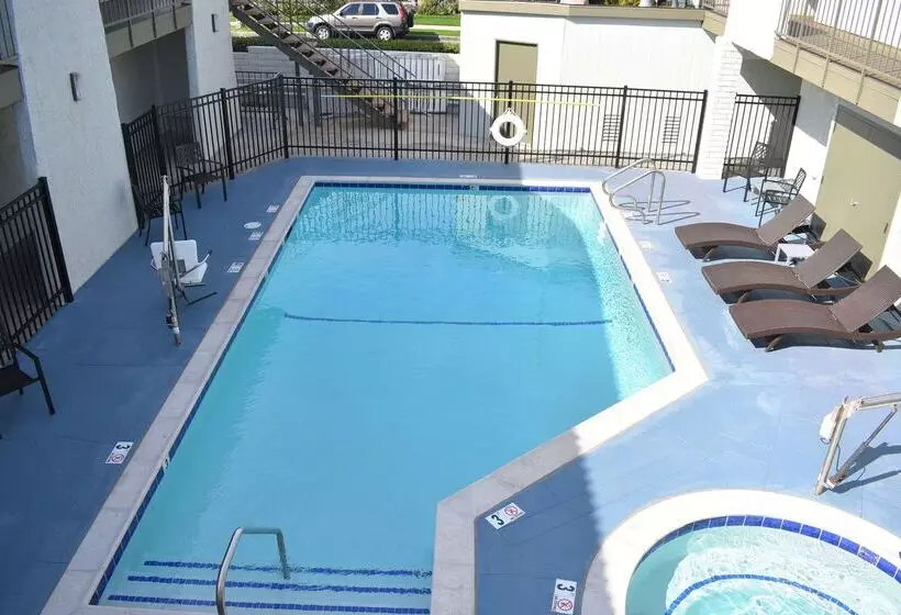 Hotelli Signature Anaheim Maingate