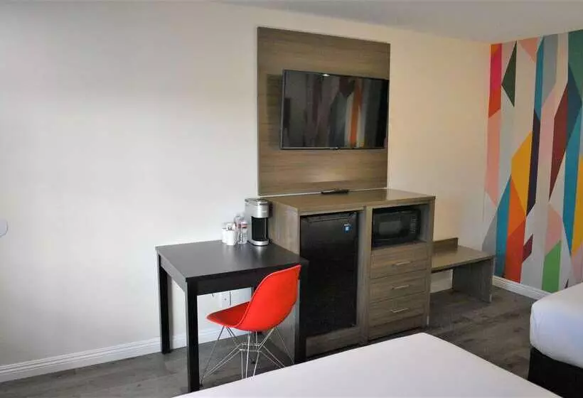 Hotelli Signature Anaheim Maingate