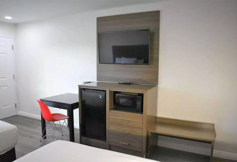 Hotelli Signature Anaheim Maingate