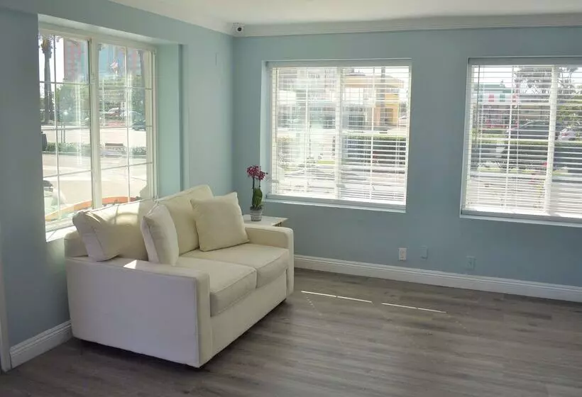 Hotelli Signature Anaheim Maingate