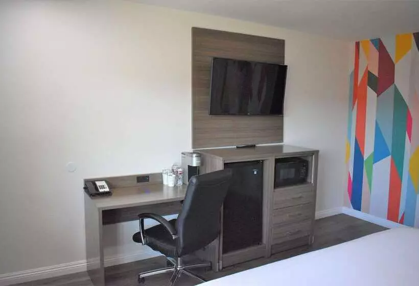 Hotelli Signature Anaheim Maingate