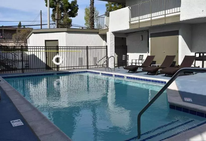 Hotelli Signature Anaheim Maingate