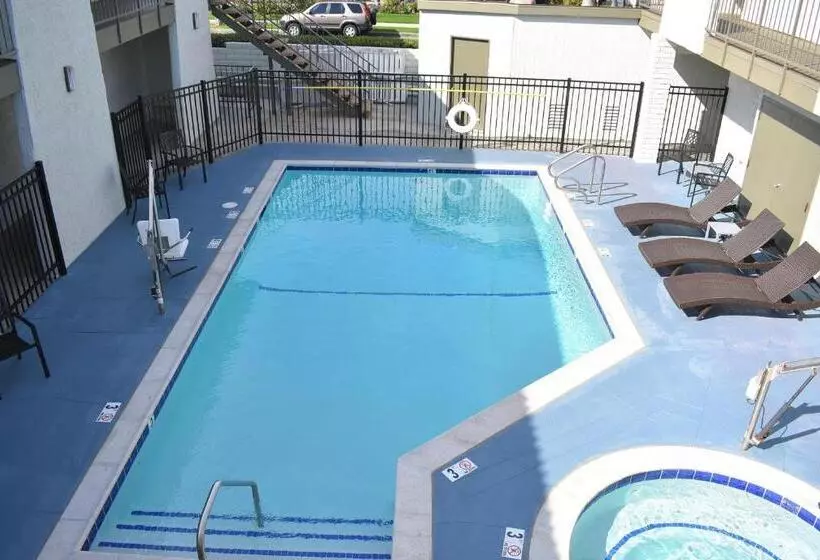 Hotelli Signature Anaheim Maingate