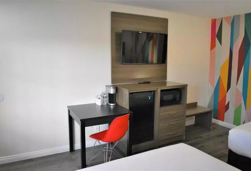 Hotelli Signature Anaheim Maingate