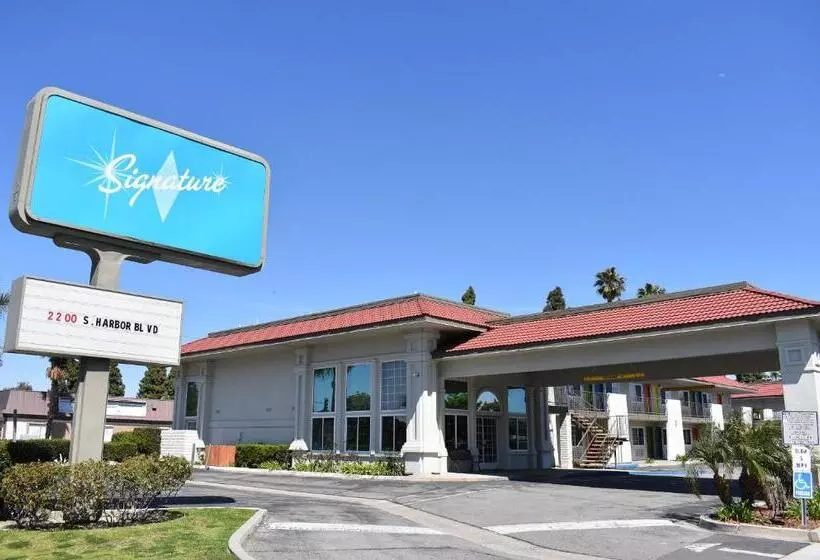 Hotelli Signature Anaheim Maingate