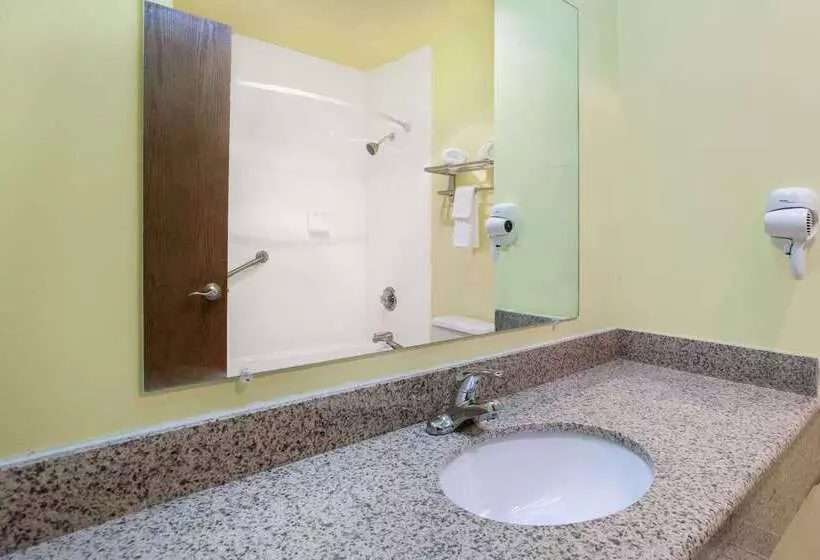 Hotelli Super 8 By Wyndham Atchison