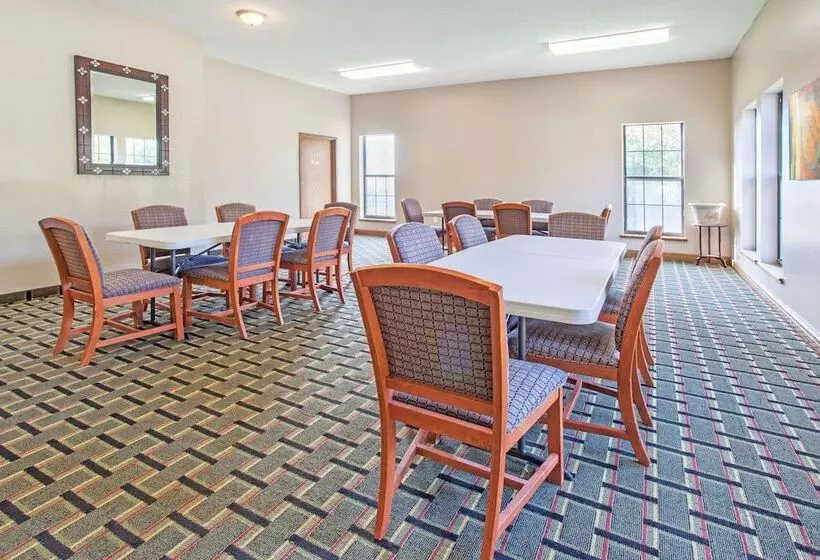 Hotelli Super 8 By Wyndham Atchison