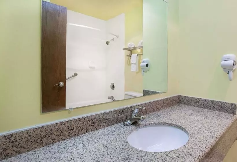 Hotelli Super 8 By Wyndham Atchison