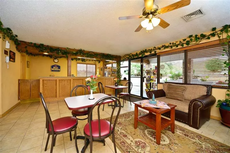 Hotel Village Inn Of Hardy