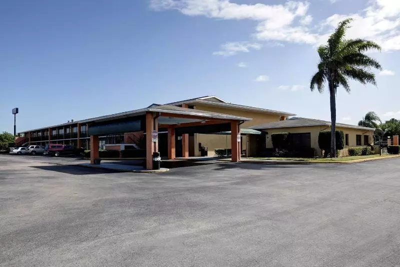 ホテル Americas Best Value Inn Florida Turnpike & I95