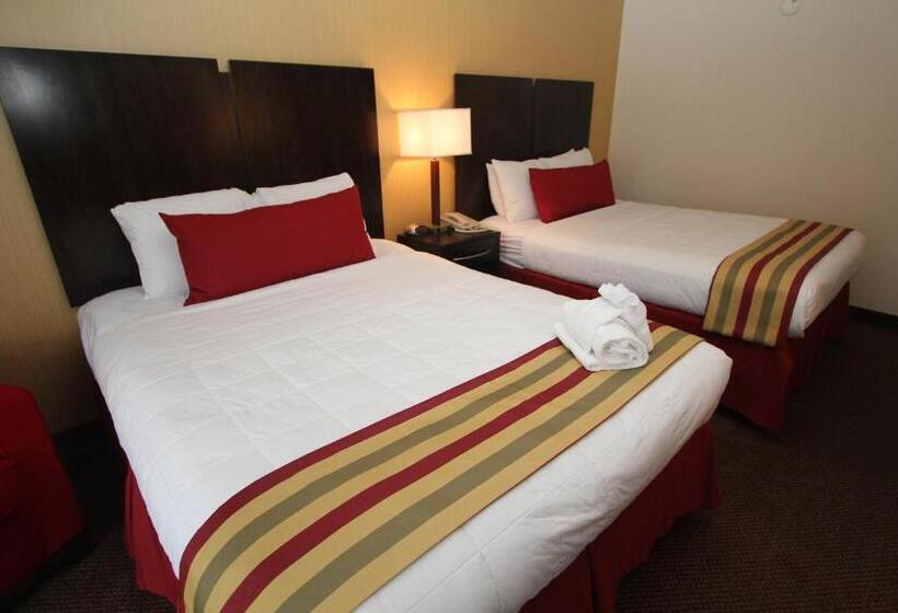 فندق Black Bear Inn & Suites