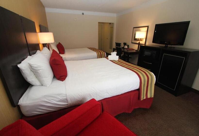 فندق Black Bear Inn & Suites