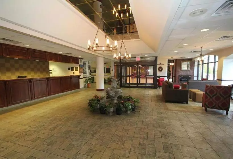 فندق Black Bear Inn & Suites