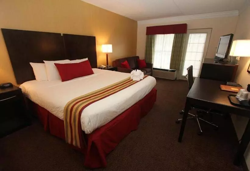 فندق Black Bear Inn & Suites