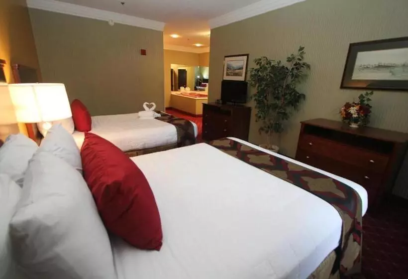 فندق Black Bear Inn & Suites