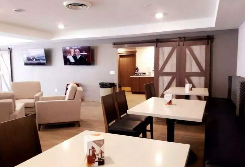 فندق Clarion Pointe University/expo