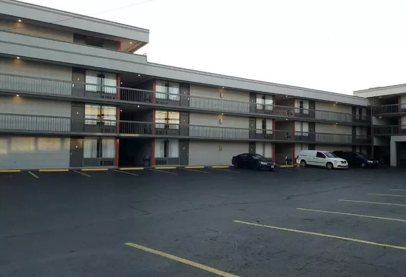 فندق Clarion Pointe University/expo