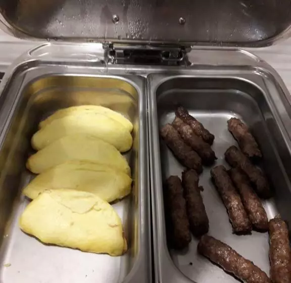 فندق Clarion Pointe University/expo