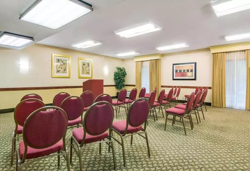 Отель Comfort Inn Roswelldunwoody